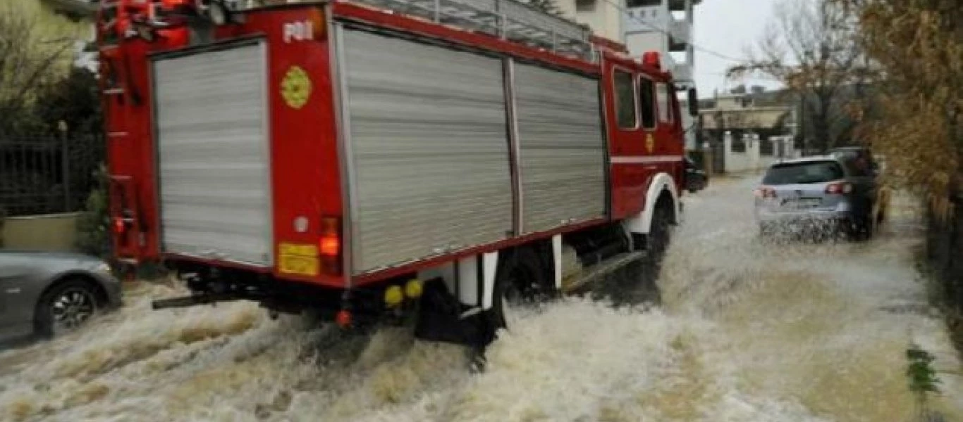 Προβλήματα στην Κρήτη από τα καιρικά φαινόμενα- Πλημμυρισμένοι δρόμοι και υπόγεια (φωτο)